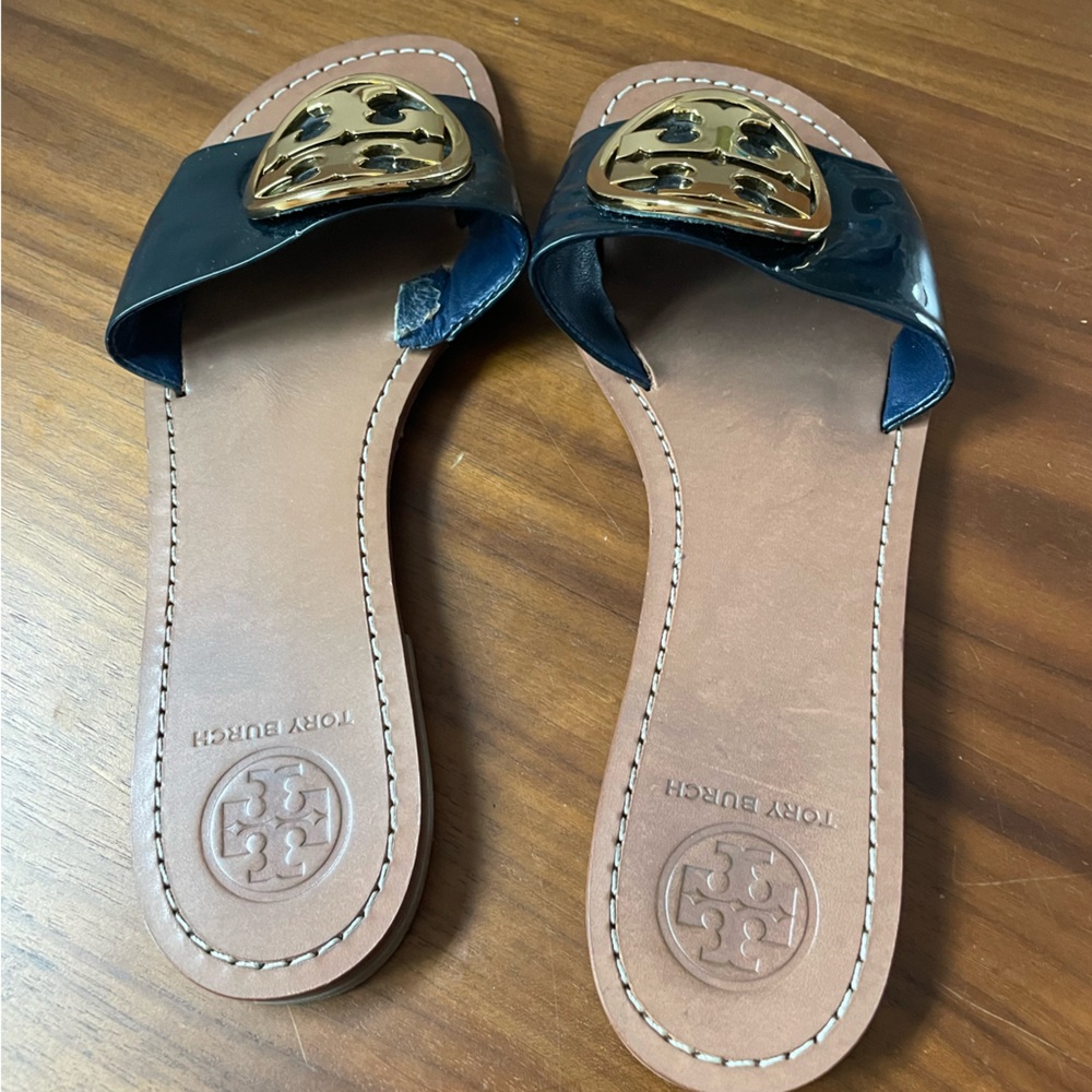 Tori Burch Navy Patent Sandals - Picture 2 of 5
